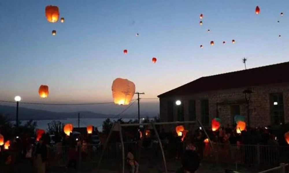 Άνω Μυρτιά Θέρμου: Γέμισε με πολύχρωμα φαναράκια ο πασχαλινός ουρανός